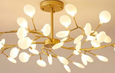Одна люстра или много точечных: что практичнее